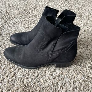 BLACK ANKLE BOOTIES
